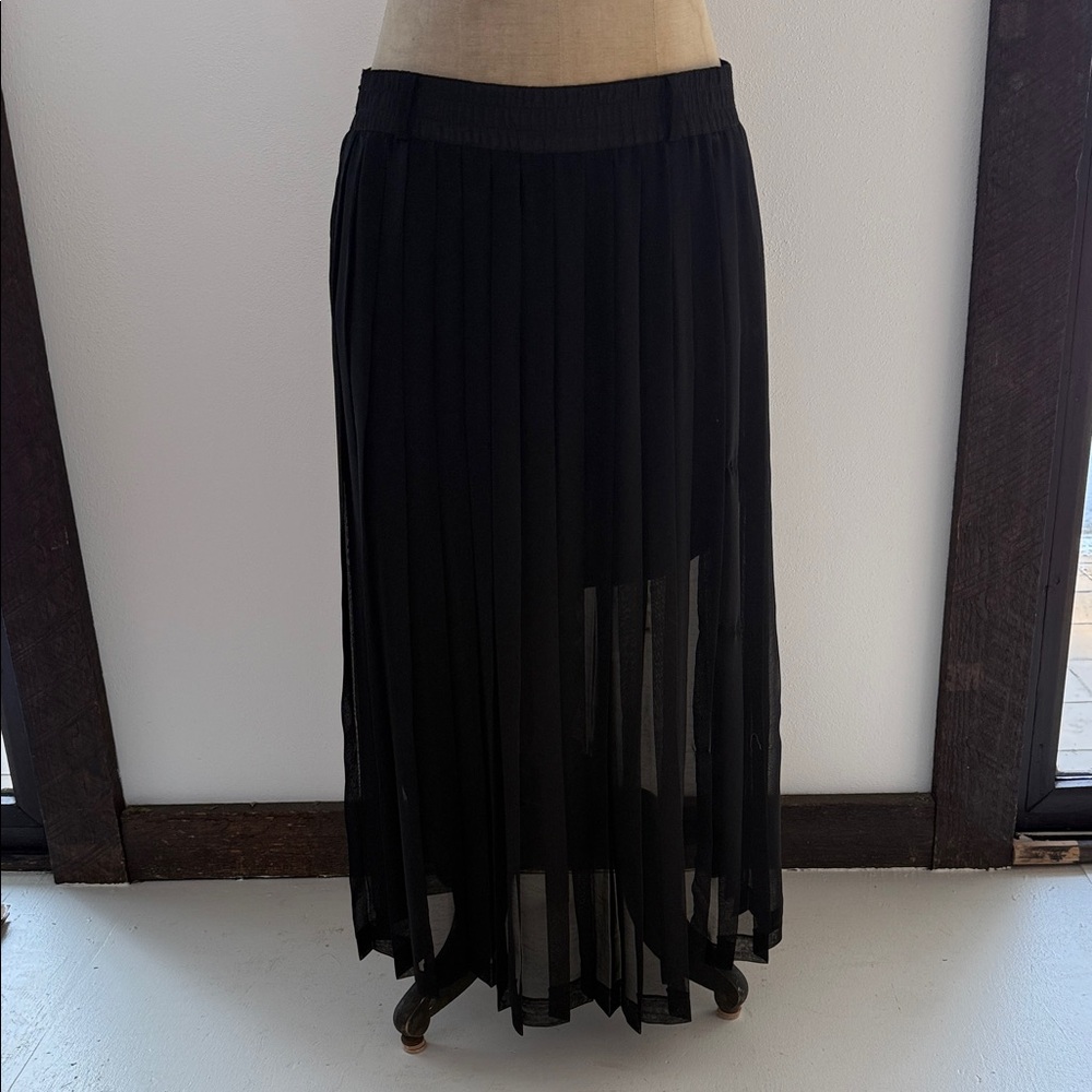 GERRY WEBER | Pleated Chic Black Skirt